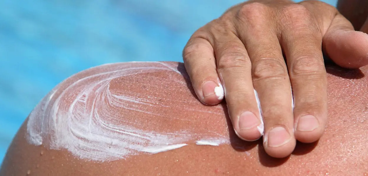 Suntan lotion on a scar 1250x600 67d8e63b511d1