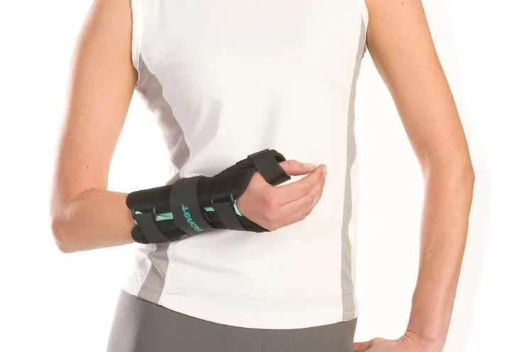 05 WTSL a2 wrist brace small black hires